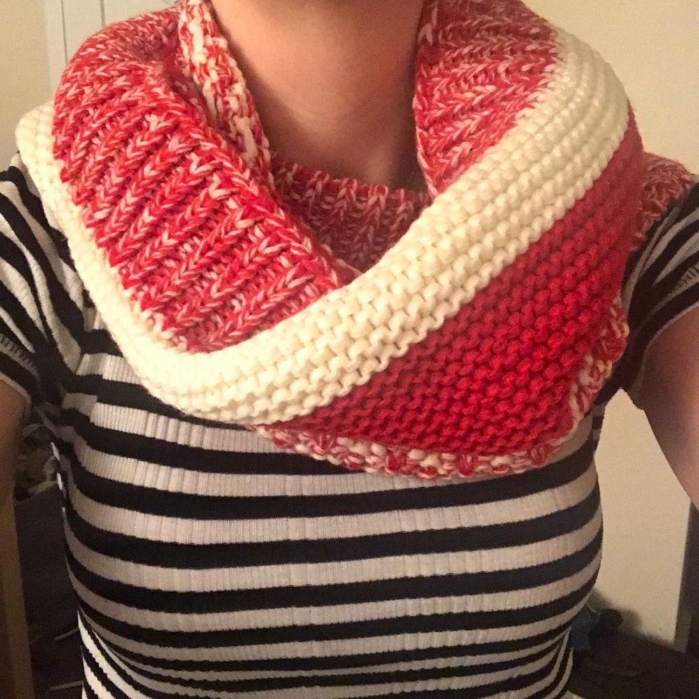Gap Infinity Scarf - Picture 4 of 4